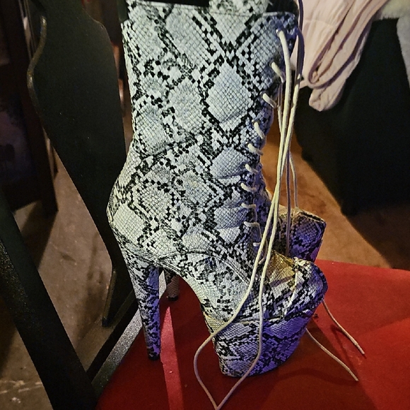 Hella Mambo Boots With CXIX Sticky Leggings - Picture 3 of 5